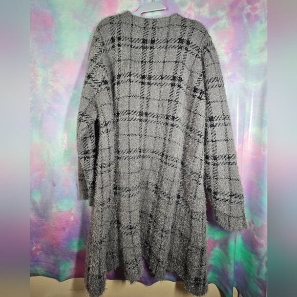 Lily Morgan Dark Grey Plaid Open Front Long Sweater Cardigan Size 2X - Picture 8 of 9